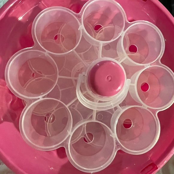 Cuisinart Pink Cupcake Carrier - Picture 5 of 5